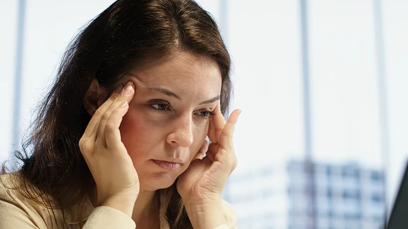 Tratamiento para la migraña asociada al periodo menstrual para aliviar el dolor de cabeza y mejorar el bienestar