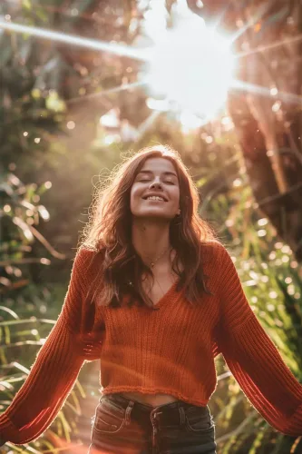 Mujer en jardín con ojos cerrados sintiendo la energía después de una sesión de acupuntura en Genki Madrid