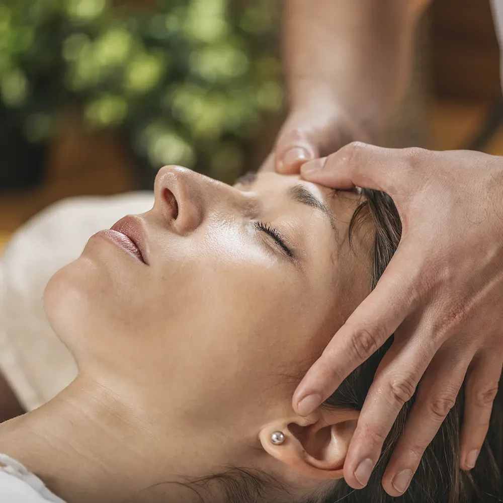 Terapia de alivio para la migraña enfocada en reducir el dolor de cabeza y la tensión