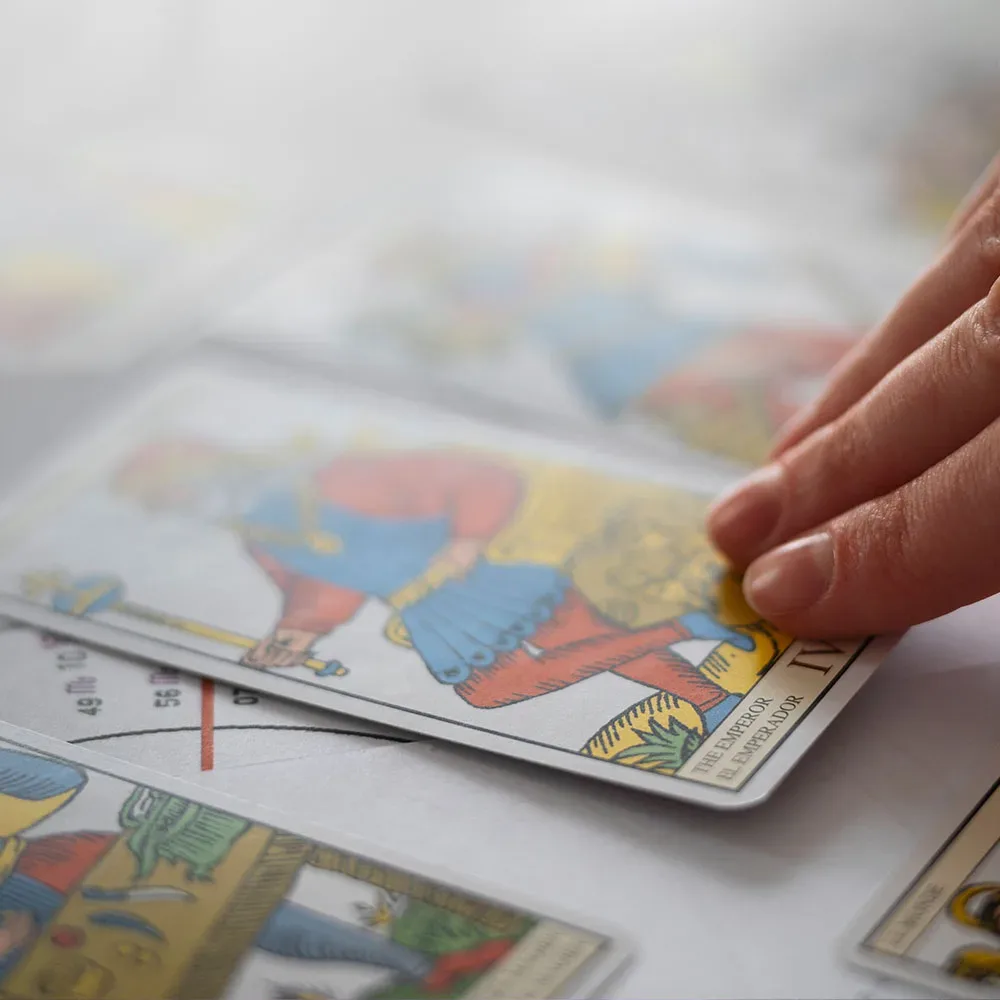 Sesión de tarot para la lectura y orientación energética y emocional a través de cartas simbólicas