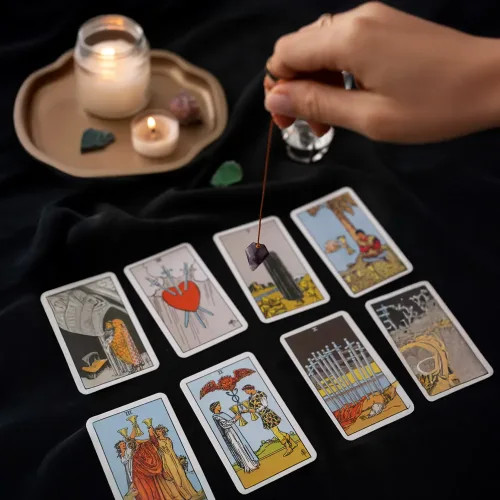 Radiestesia en Madrid - Péndulo energéticoSesión de Mapa del Alma en Genki Madrid combinando radiestesia y cartas del tarot para el análisis energético y la guía personal